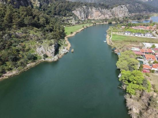 2600 M² Großes Grundstück In Dalyan Gülpınar, Direkt Am Kanal Gelegen, Mit 20% Tourismuszonierung Zu Verkaufen.