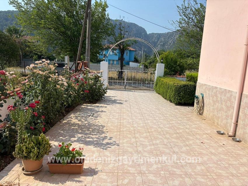 Two-story House For Sale On A 514m2 Plot In Okçular.