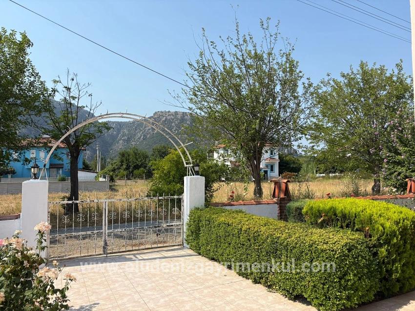 Two-story House For Sale On A 514m2 Plot In Okçular.