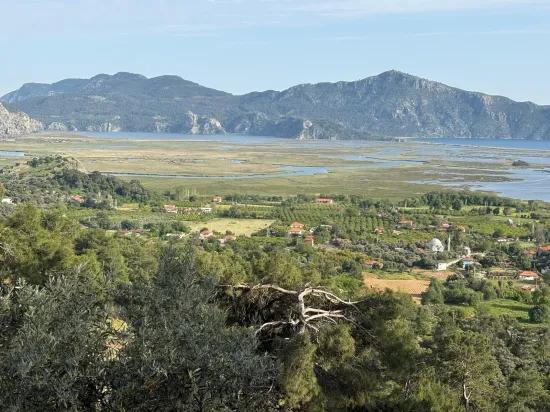 In Çandır, a 1252m2 field for sale with lake and nature view