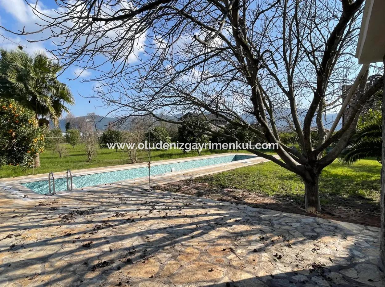 Single Storey House For Sale In A Plot Of 2882 M2 In Eskikoy