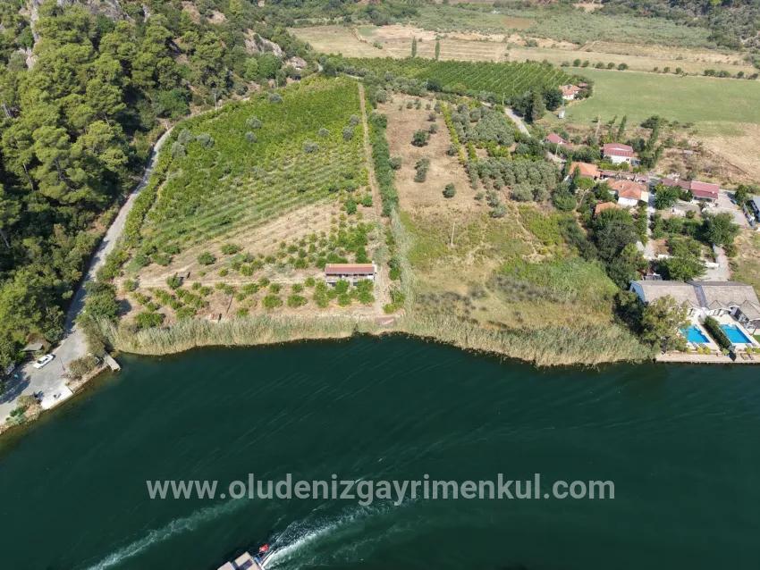 Село Köyceğiz в районе Çandır, у канала, 20.000м2 продажа поля