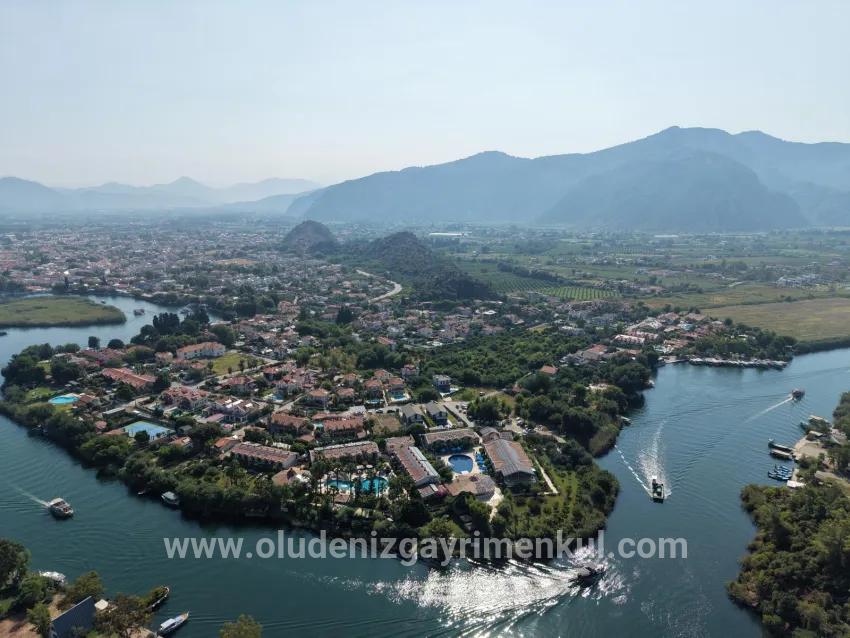 Село Köyceğiz в районе Çandır, у канала, 20.000м2 продажа поля