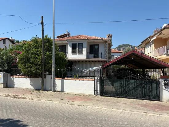 в центре Dalyan внутри участка 300m2 вилла 3+1 на продажу