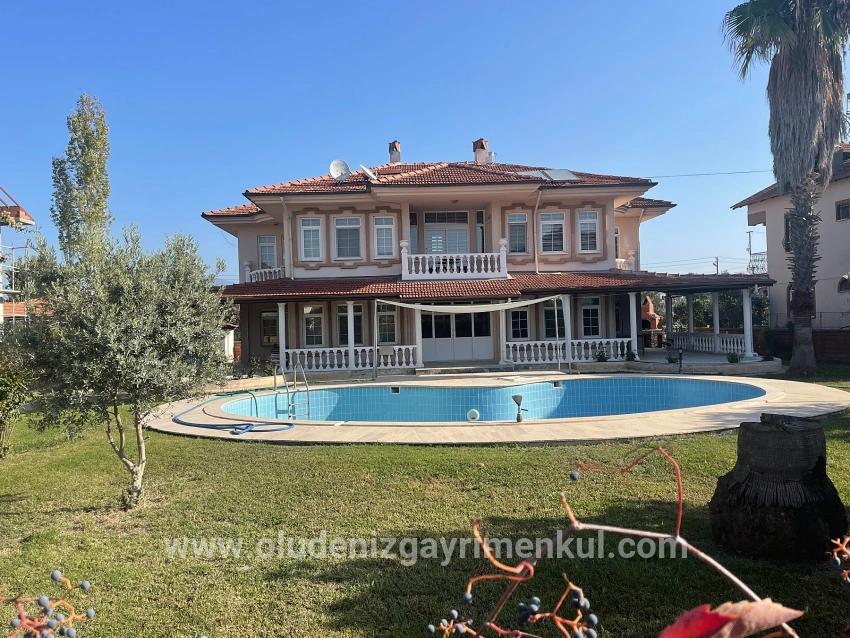 Dalyan'da 1000m2 Arsa İçerisinde 4+1 Satılık Villa