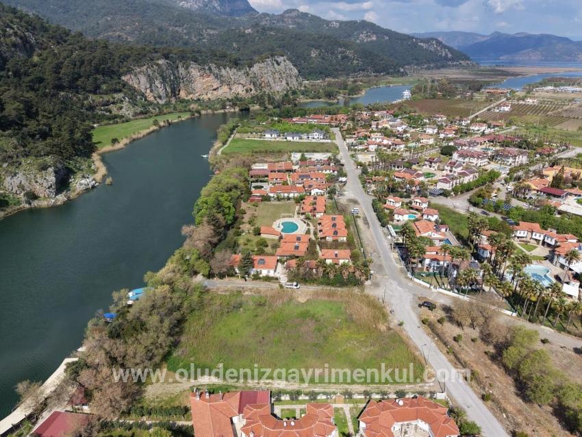 Dalyan Gülpınar'da Kanala Sıfır 2600m2 %20 Turizm İmarlı Satılık Arsa
