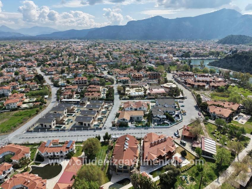 Dalyan Gülpınar'da Kanala Sıfır 2600m2 %20 Turizm İmarlı Satılık Arsa