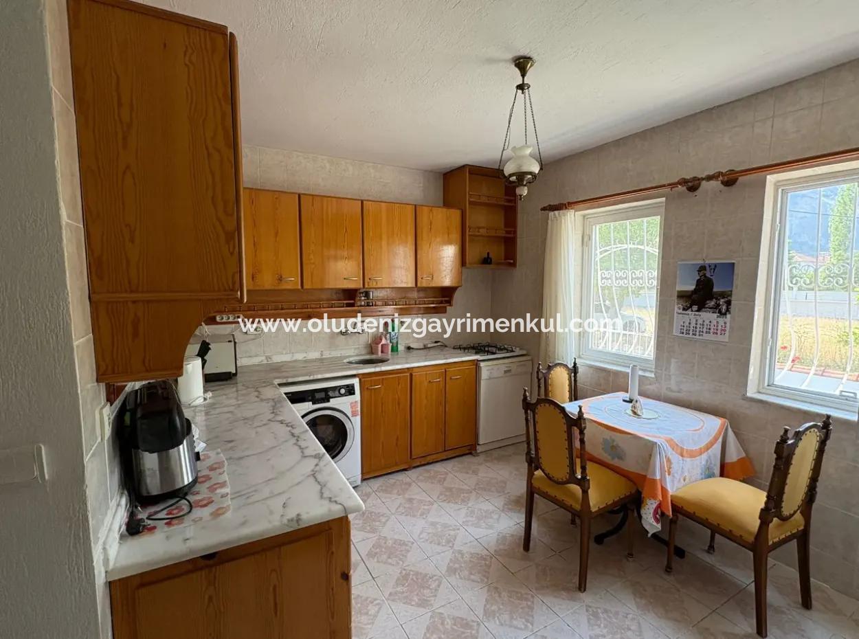 Okçular'da 514M2 Arsa İçerisinde 2 Katlı Satılık Ev