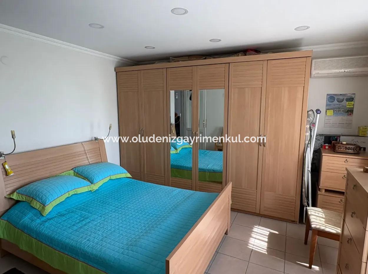 Okçular'da 514M2 Arsa İçerisinde 2 Katlı Satılık Ev