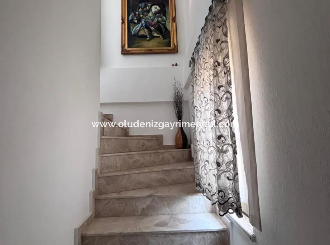 Dalyan Maraş'da Köşebaşında 980M2 Arsa İçin'de 5+1 Satılık Villa