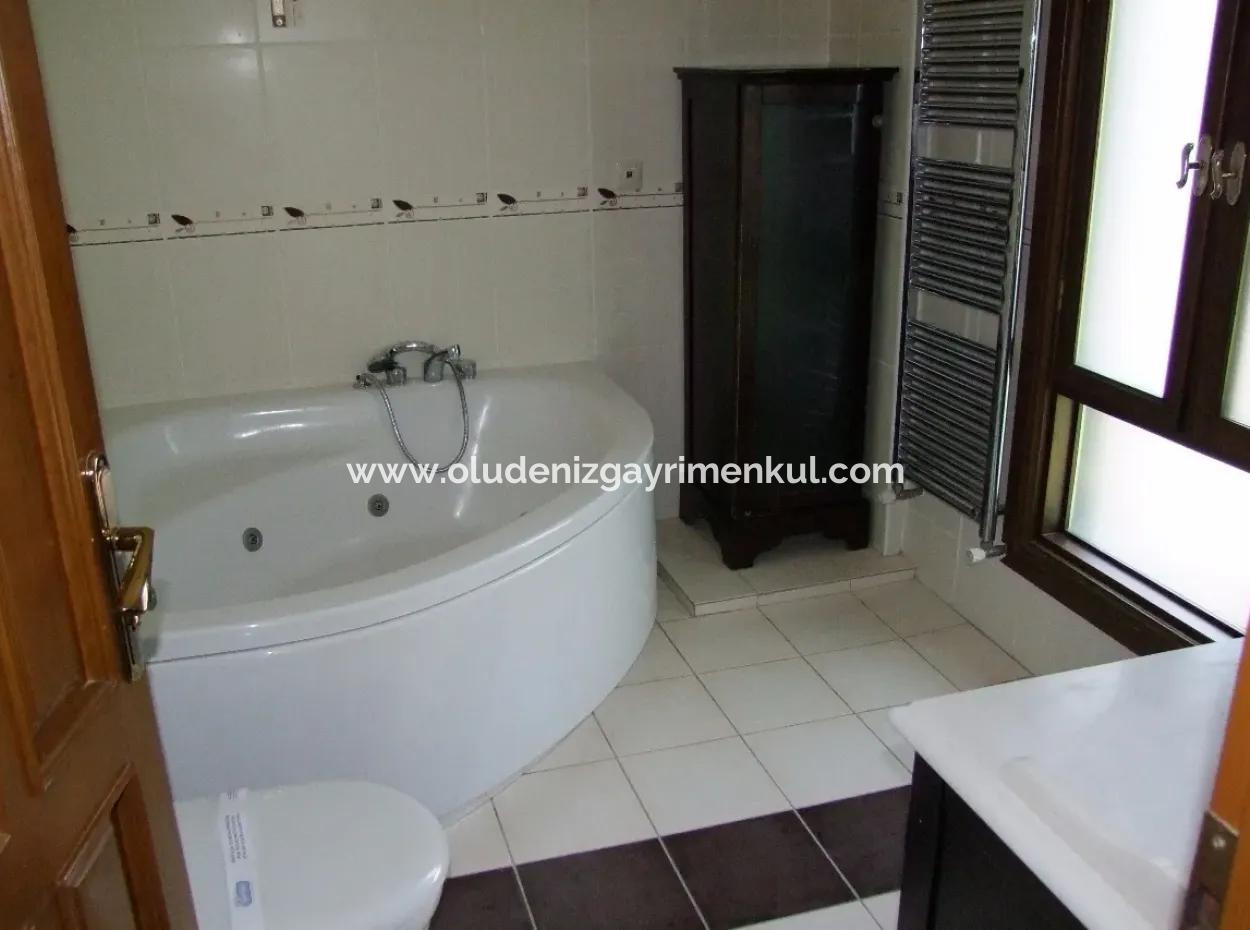 Dalyan'da Deniz Ve Kanal Göl Kral Mezarları Doğa Manzaralı Maraşda Satılık Lüks Villa