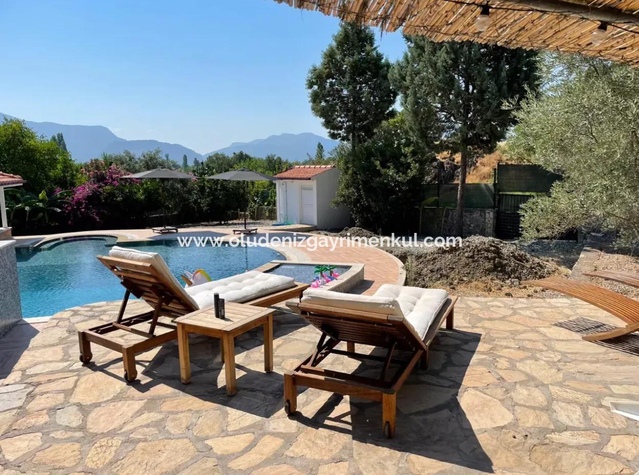 Çandır''da 5+2 Satılık Villa