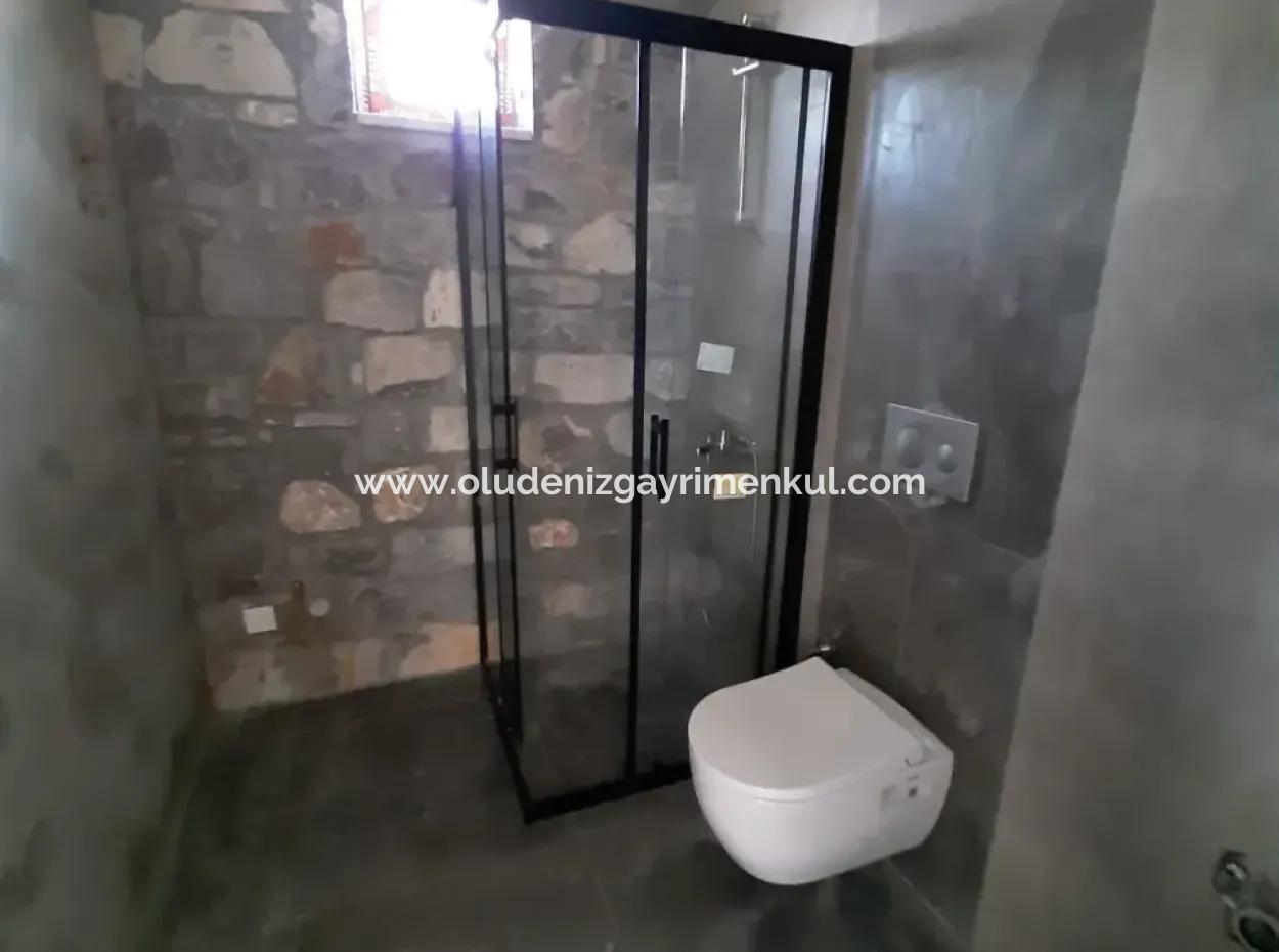 Zeytinalanında 930M2 Arsa İçinde 3+1 Satılık Taş Ev