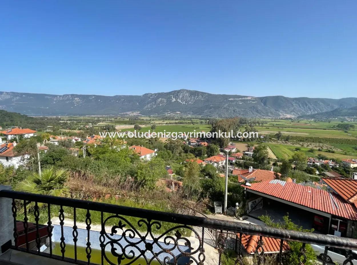 Akçapınar'da Deniz Manzaralı Satılık 6+1 Villa