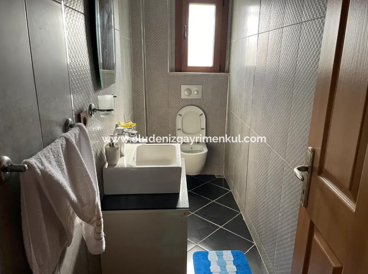 Akçapınar'da Deniz Manzaralı Satılık 6+1 Villa