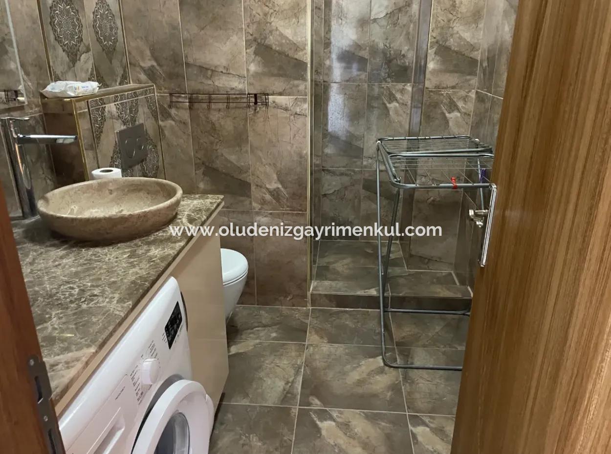 Akçapınar'da Deniz Manzaralı Satılık 6+1 Villa