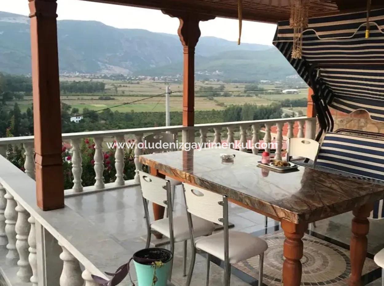 Akçapınar'da Deniz Manzaralı Satılık 6+1 Villa