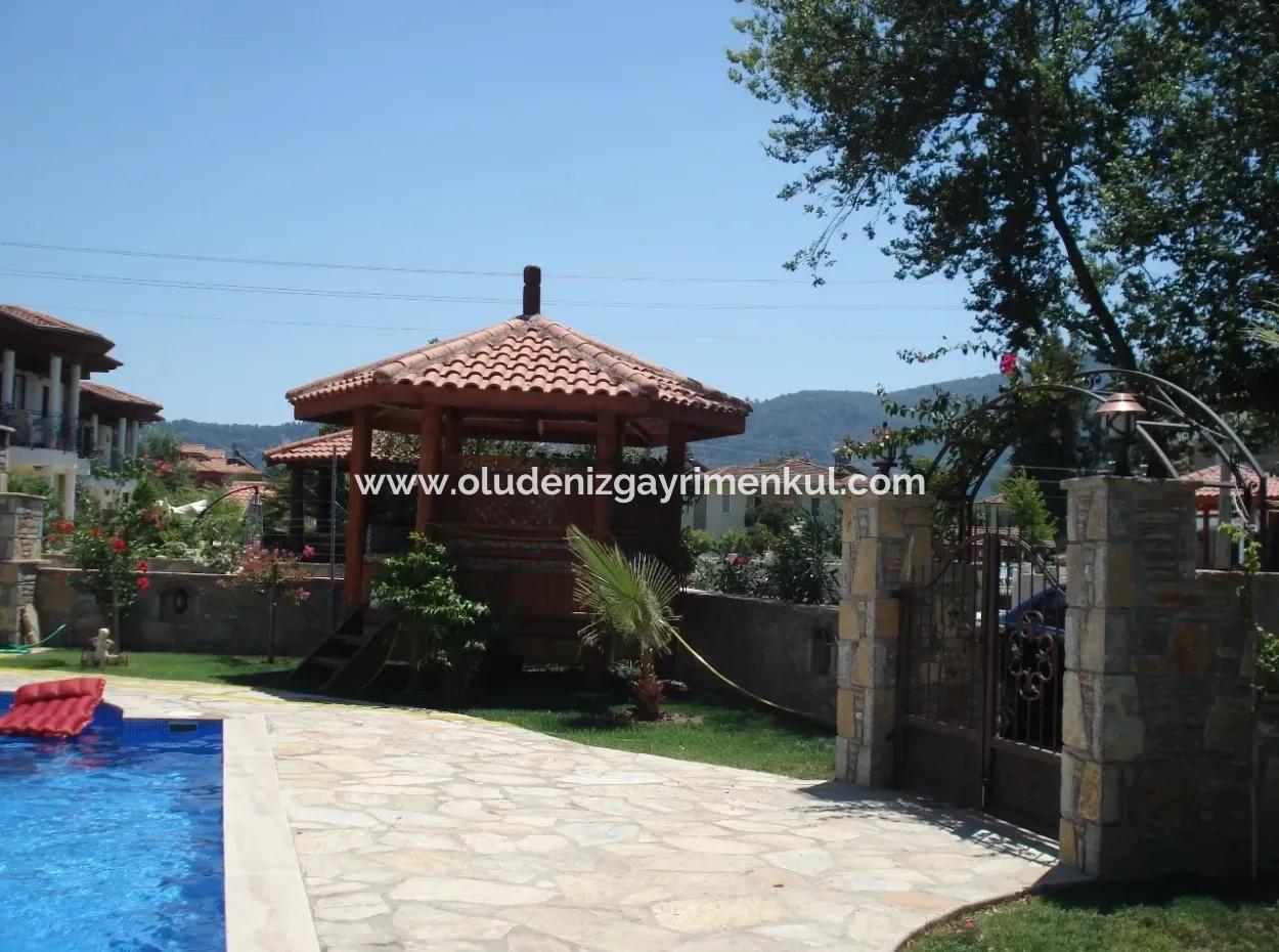 Dalyan'da Satılık Villa Dalyan Gülpınarda  800M2 Arsa İçerisinde 4+1 Salık Lüks Villa